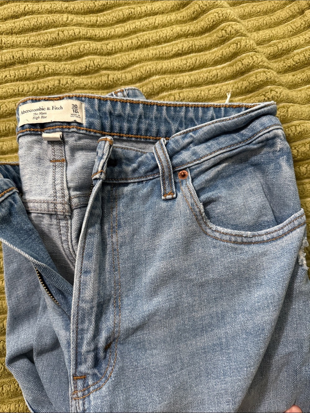 Abercrombie & Fitch The Mom High Rise Women’s Jeans